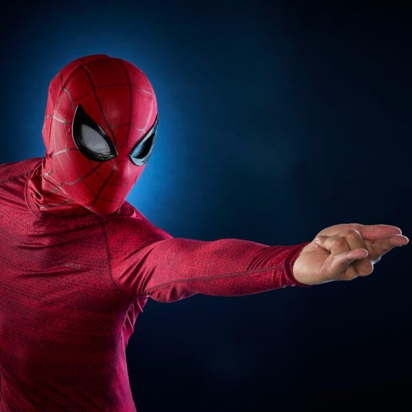 SPIDER-MAN Marvel Legends Series Homecoming Electronic Expressive Mask, Premium Interactive Roleplay Gear for Adults - Image 8