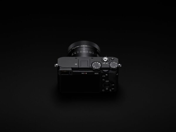 Sony RX1R III Full-Frame Premium Compact Camera Optimized with 61 MP CMOS Sensor, ZEISS® Sonnar T* 35mm F2 Lens, BIONZ XR™ Processor and AI-Based Subject Recognition - Image 9