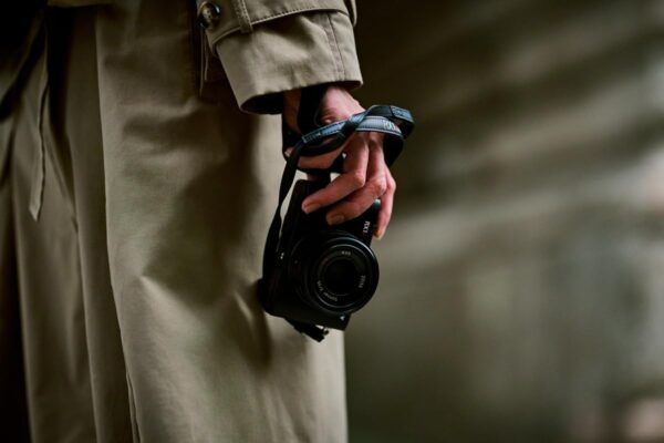 Sony RX1R III Full-Frame Premium Compact Camera Optimized with 61 MP CMOS Sensor, ZEISS® Sonnar T* 35mm F2 Lens, BIONZ XR™ Processor and AI-Based Subject Recognition - Image 8