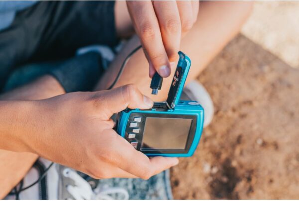 Polaroid IS048 Waterproof Instant Sharing 16 MP Digital Portable Handheld Action Camera, Teal - Image 10